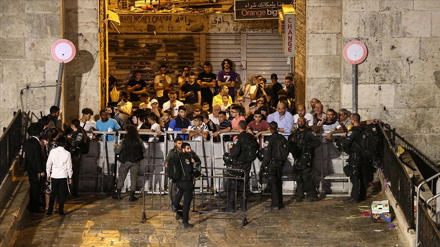 İsrail güçleri Yahudi yerleşimcilerin yürüyüşü için Şam Kapısı'nın olduğu alanı kapattı