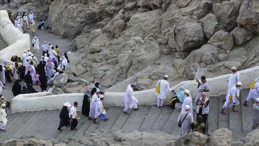 من مشعر منى لماء زمزم... هناك تفيض منابع الحج (تقرير)
