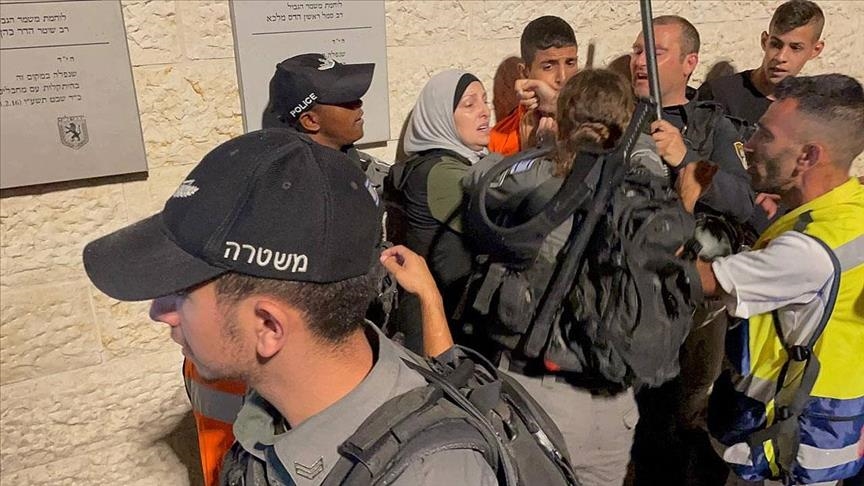 Israeli police attack Palestinians at Jerusalem's Damascus Gate