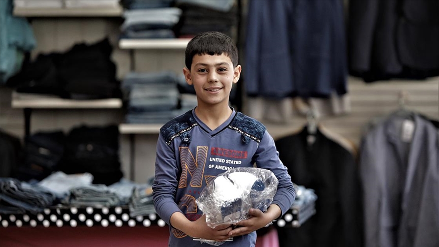 Türk Kızılay Kurban Bayramı’nda Suriye’de çoğunluğu çocuk 100 bin kişiye bayramlık kıyafet dağıtacak