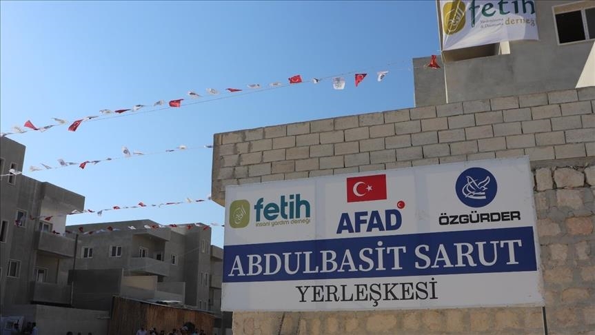 OJQ-të turke vazhdojnë të ndërtojnë shtëpi për nevojtarët në Idlib