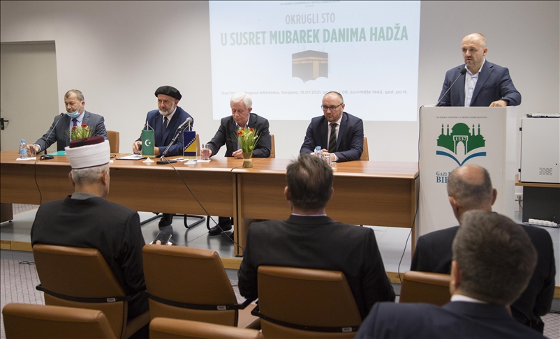 Okrugli stol “U susret mubarek danima hadža“: Hadž je ostavio duboki trag u životu Bošnjaka