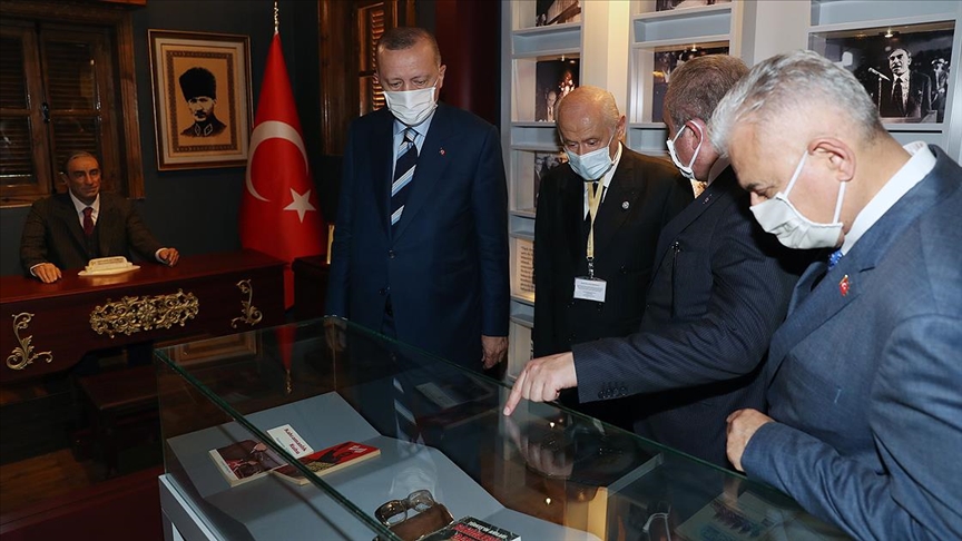 Cumhurbaşkanı Erdoğan, Lefkoşa'da Alparslan Türkeş'in doğduğu müze eve ziyarette bulundu