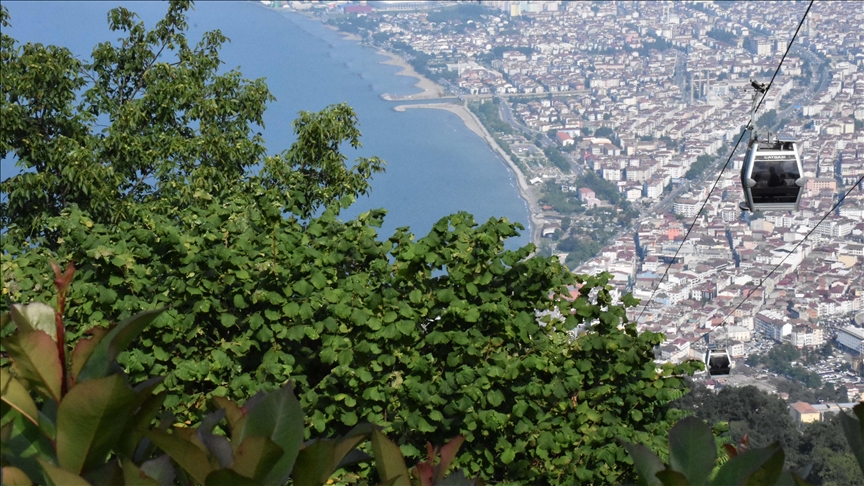 Doğasıyla cezbeden Boztepe'de turist hareketliliği yaşanıyor