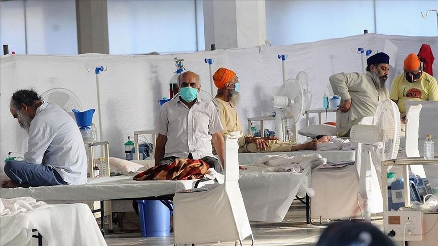 Las muertes diarias por COVID-19 se ubican por debajo de las 500 en India
