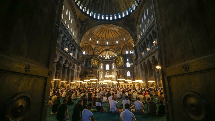 Stamboll, mijëra besimtarë falën namazin e Kurban Bajramit në Ajasofje 