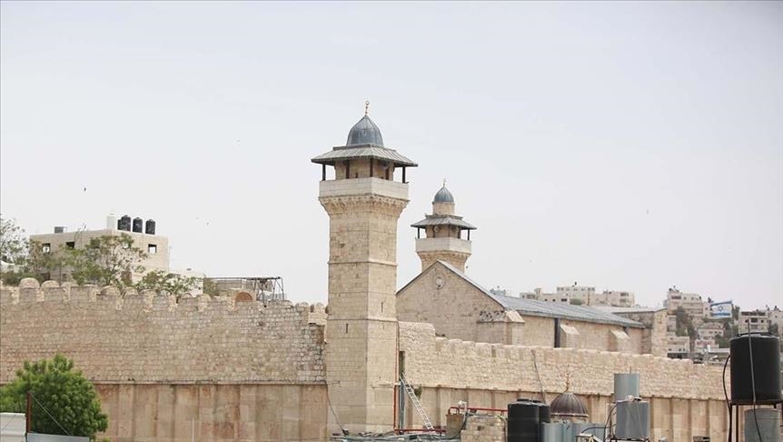 Mijëra palestinezë falën namazin e Kurban Bajramit në Xhaminë e Profetit Ibrahim