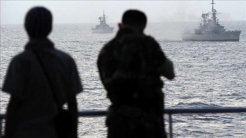 Philippine Coast Guard drives away Chinese warship from its territory