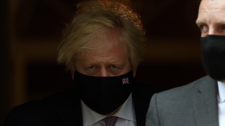 Exasesor de Boris Johnson lo señala de anteponer sus intereses políticos a la vida de las personas en la pandemia
