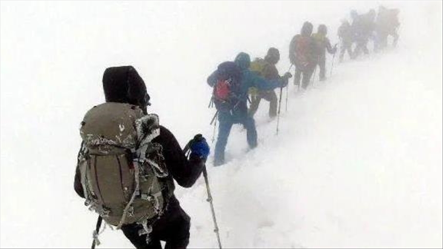 Çiyagerên hilkişiyan Çiyayê Agiriyê digel bagerê dîsa jî derketin serê çiyê