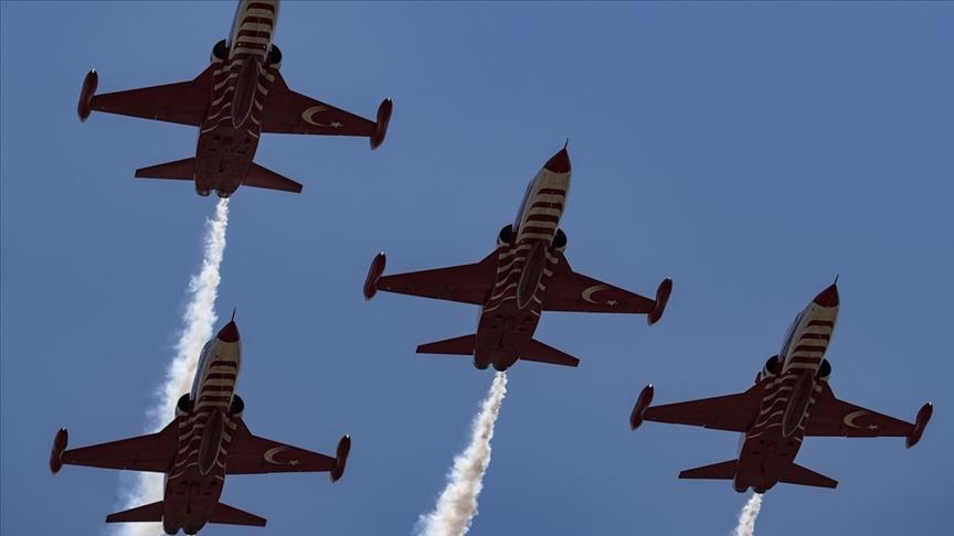 Минобороны поделилось кадрами показательных полетов «Турецких звезд» в Лефкоше