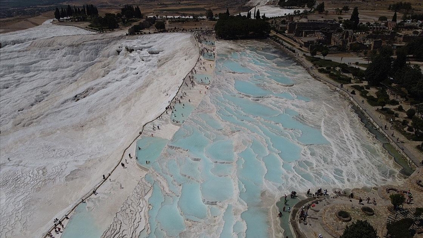 Pamukkale'de bayram yoğunluğu yaşanıyor