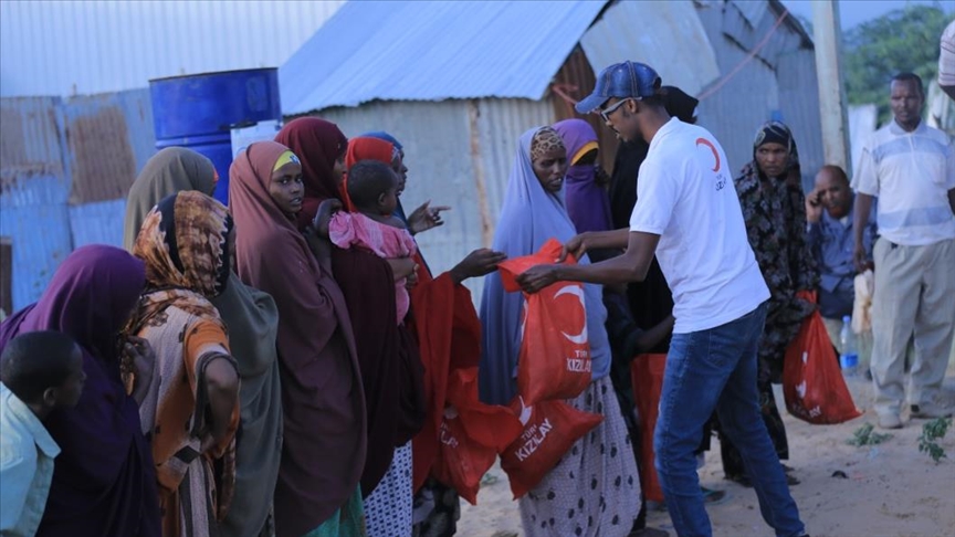 Turkish aid group distributes holiday meat to 80,000 families in Somalia for Muslim holiday