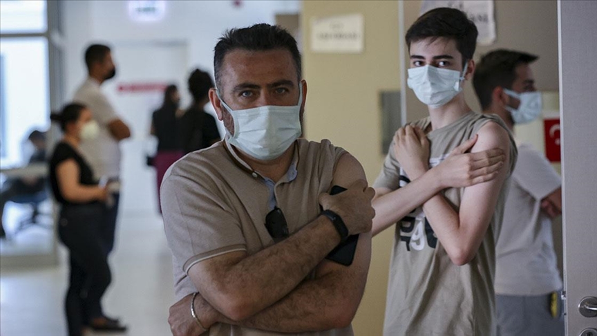 Kovid-19 aşılama programı bayramda da devam ediyor