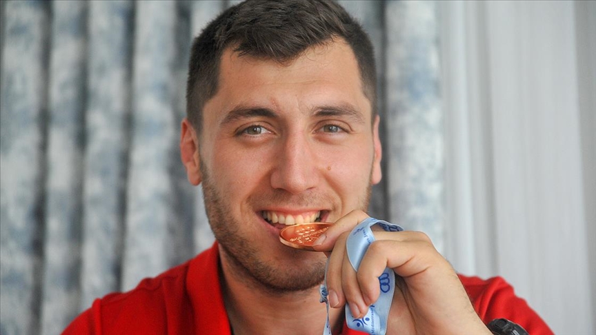 Beden eğitimi öğretmeni milli hentbolcu ikinci kez yurt dışına transfer oldu