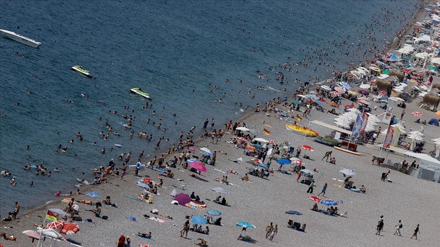 'Turizmin başkenti' Antalya'da bayram tatili yoğunluğu yaşanıyor