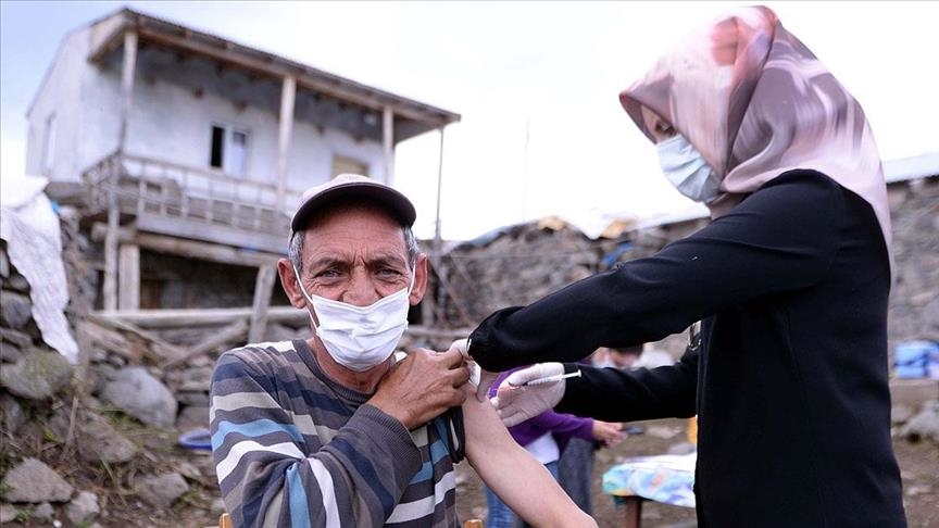 Ekîbên tenduristiyê digel zor û zehmetiyê di Eyda Qurbanê da jî welatiyan aşî dikin