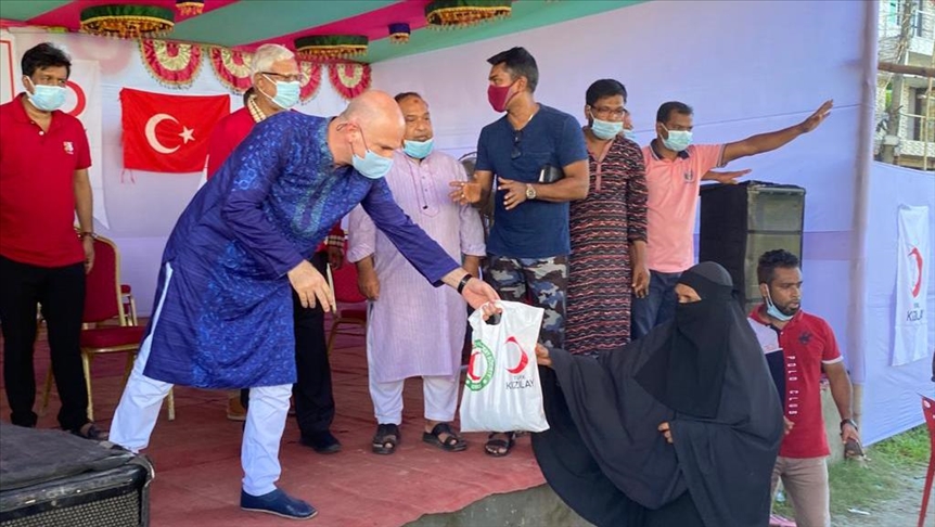 Turkish Red Crescent distributes holiday meat to Bangladeshi underprivileged