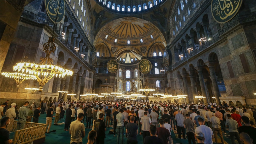 Ayasofya-i Kebir Camii ibadete açılmasının ilk yılında 3 milyonu aşkın ziyaretçiyi ağırladı