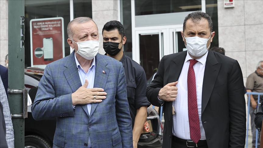 Cumhurbaşkanı Erdoğan cuma namazını Güneysu Merkez Camisi'nde kıldı