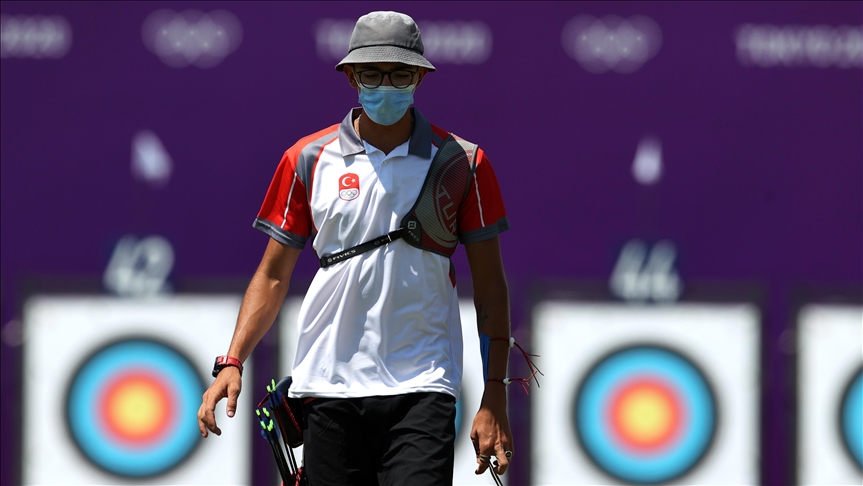 Mete Gazoz, erkekler bireysel sıralamada 669 puanla 10. sırayı aldı.