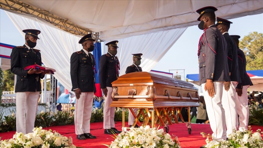 Funeral del expresidente de Haití se realiza en medio de fuertes protestas