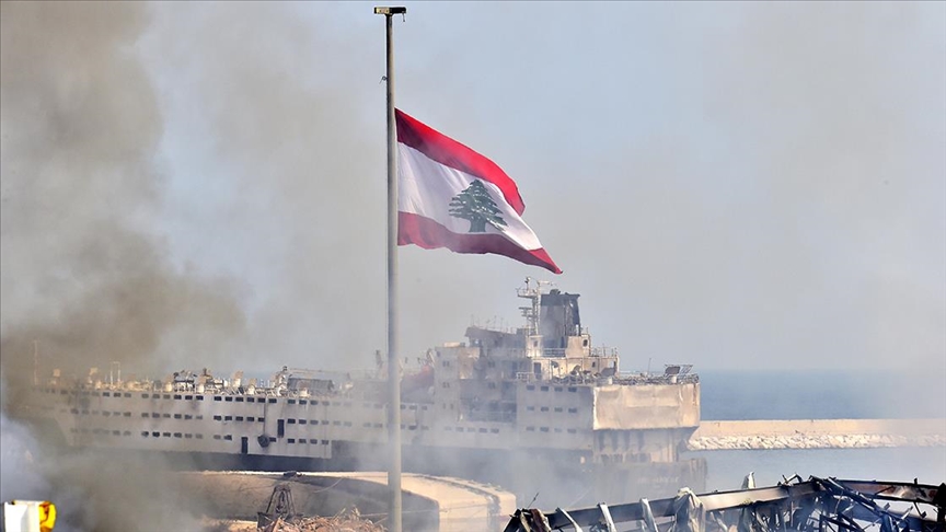 Beyrut Limanı'ndaki patlamada ölenlerin yakınları 'milletvekili dokunulmazlığının kaldırılmasını' istiyor