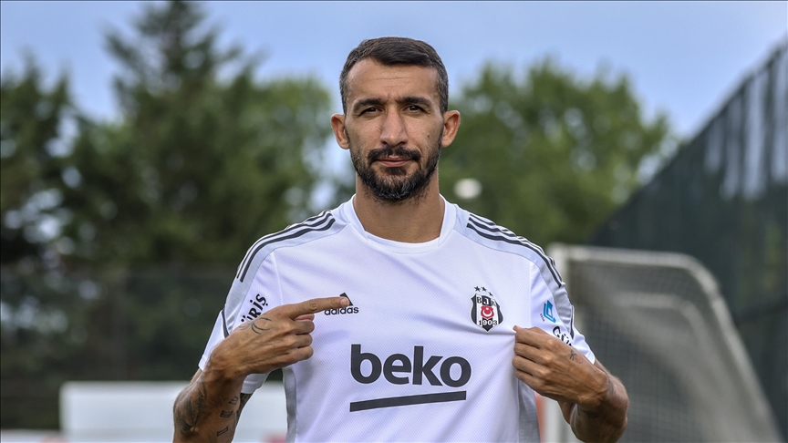 Beşiktaş'ın yeni transferi Mehmet Topal: 20 yaşındaki gibi heyecanlıyım
