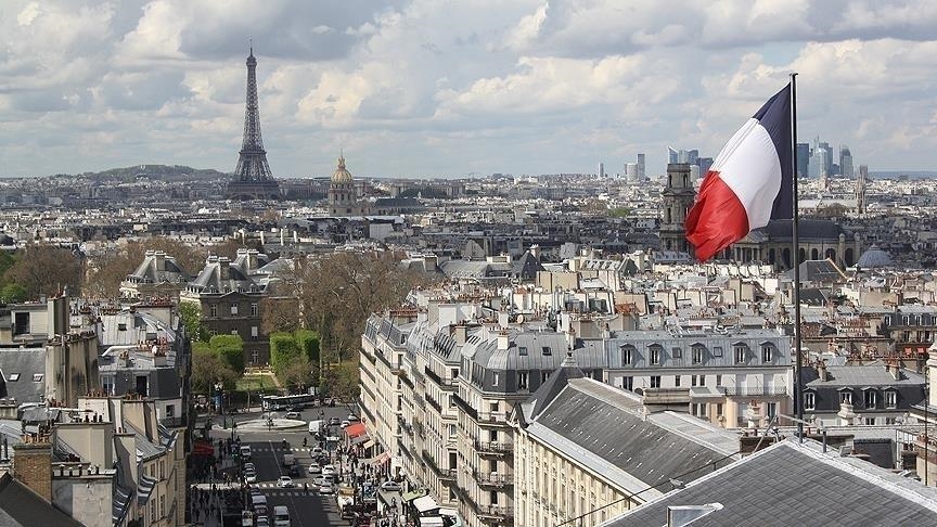 Manifestations contre le pass sanitaire en France: des tensions dans le cortège parisien