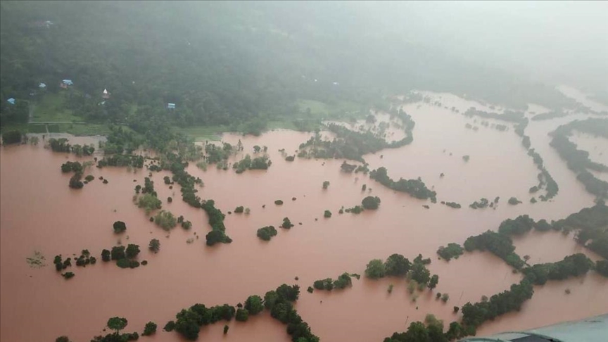 Víctimas mortales aumentan a 50 después de las fuertes lluvias que azotaron el oeste de India