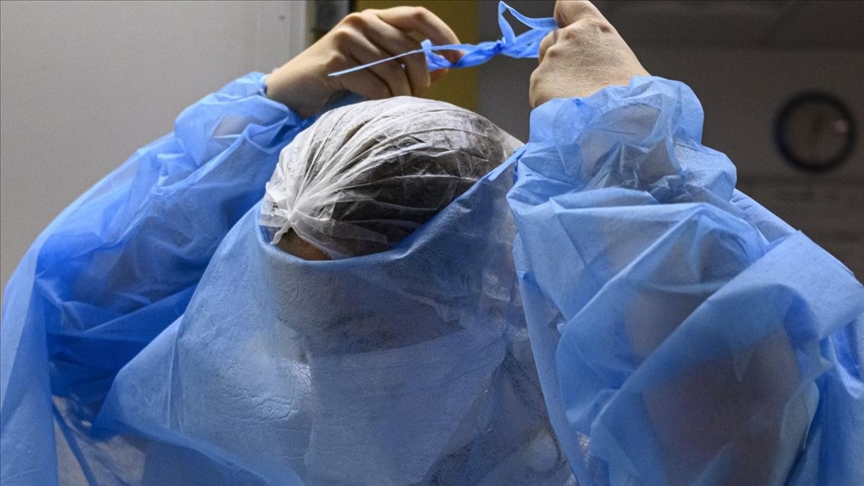 Trabajadores de la salud en Francia pueden perder sus trabajos si no se vacunan contra el COVID-19