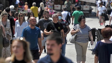 Rriten rastet me COVID-19 në Evropë, rikthehen kufizimet