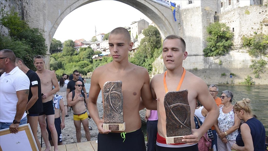 BiH: Dragan Milovanović i Emil Tiro pobjednici skokova sa Starog mosta