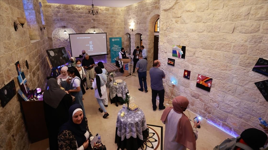 Kudüs Yunus Emre Türk Kültür Merkezinde 'mutluluk' konulu resim sergisi