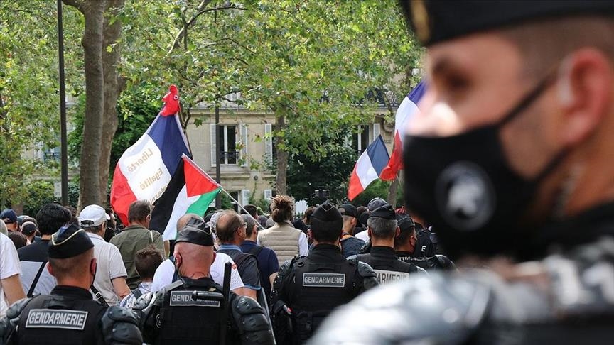 Сенат Франции одобрил законопроект о санпропусках