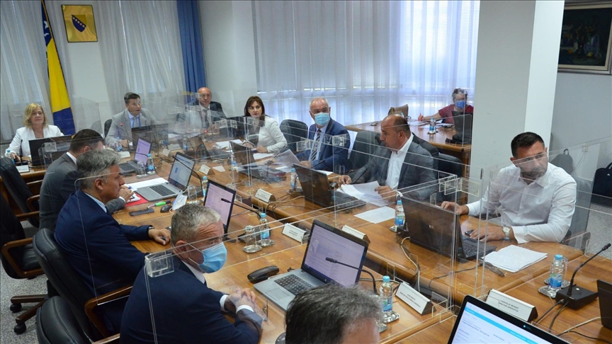 Vlada FBiH: Kantonalnim štabovima naređeno uvođenje restriktivnijih mjera na osnovu procjene epidemiološke situacije