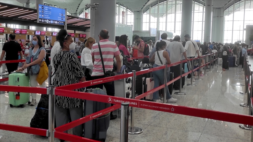 İstanbul havalimanlarında bayram tatili dönüşünde yolcu ve uçuş sayısı rekorları kırıldı