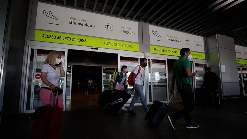Entra en vigor la prohibición para ingresar a España a viajeros de Colombia, Argentina, Bolivia y Namibia