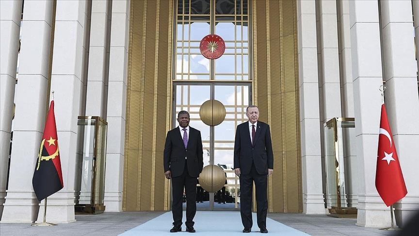 استقبال رسمی اردوغان از همتای آنگولایی خود 