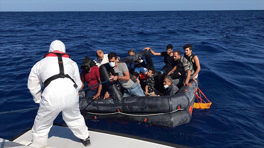Marmaris açıklarında 14 düzensiz göçmen kurtarıldı