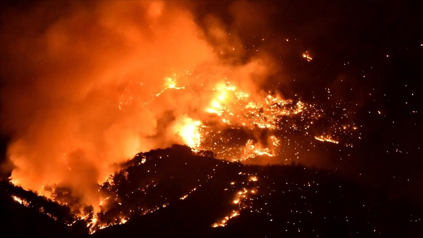 Más de 1.500 personas han sido evacuadas en la isla italiana de Cerdeña en medio de un incendio masivo