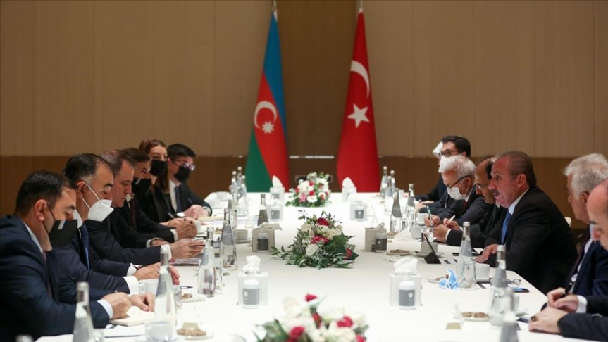 شنطوب يستقبل وزير خارجية أذربيجان في باكو