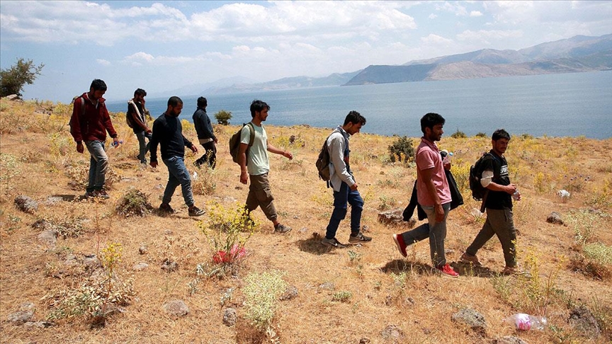 Türkiye'ye yasa dışı yollardan giren Afganlar: İran askerleri bizi döverek Türkiye sınırına bıraktı