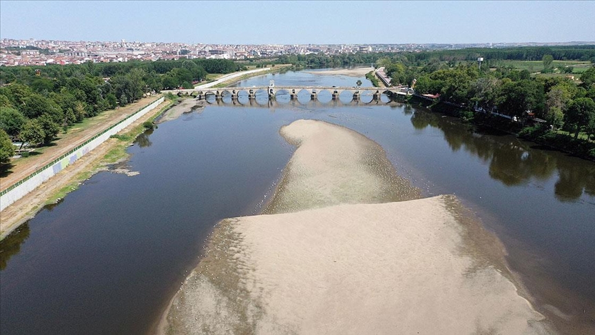 Edirne'de sıcaklar nehirlerin su seviyesini düşürürken tarımsal üretimi de  olumsuz etkiliyor
