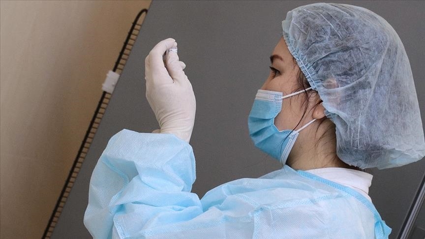 Казахстан передал Кыргызстану 25 тыс. доз вакцины QazVac
