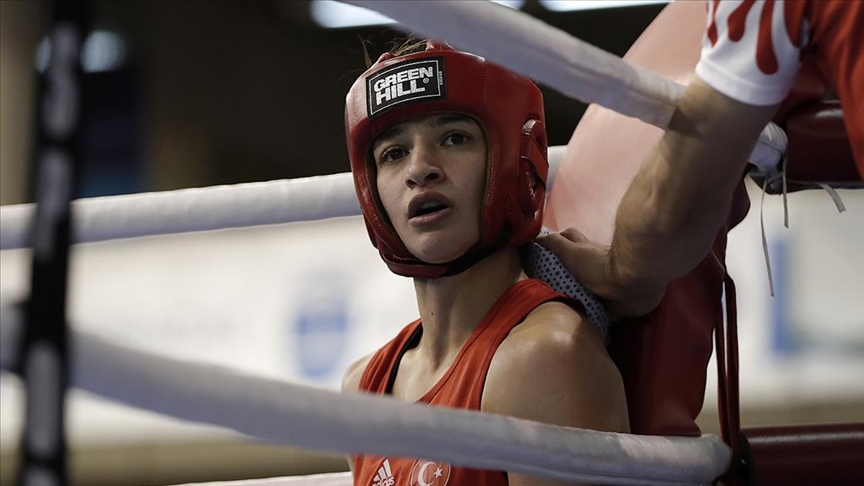 2020 Tokyo Olimpiyat Oyunları'nda boksta kadınlar 51 kiloda Buse Naz Çakıroğlu, çeyrek finale çıktı