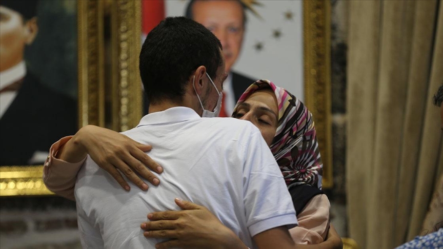 Diyarbakır'da oturma eylemi yapan 3 aile daha evlatlarına kavuştu