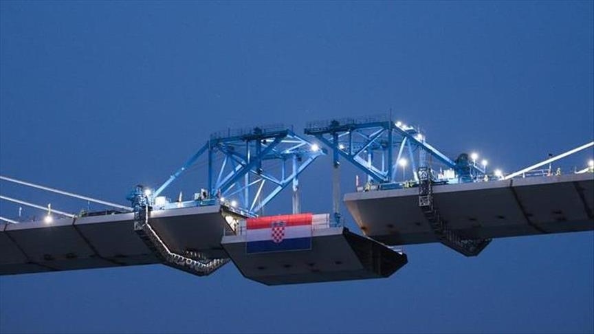 Croatia completes sea bridge connecting coastline