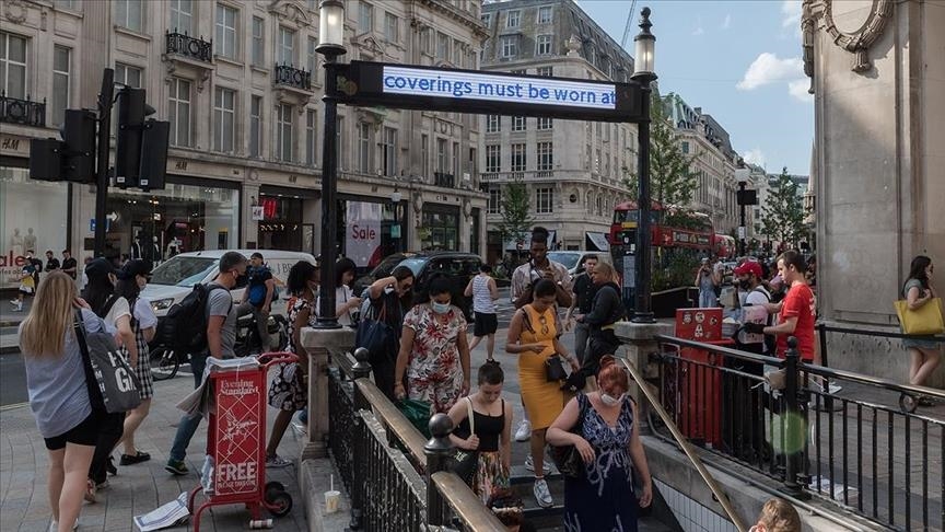 Covid-19 : Paris dénonce une quarantaine "discriminatoire" en Angleterre pour les arrivées de France