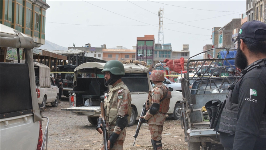 Policeman killed, 2 passersby hurt in Pakistan grenade attack
